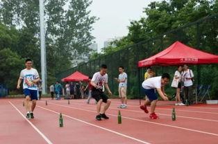 操场表面吃瓜,揭秘校园生活那些事儿