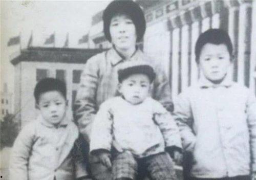 张子枫王宝强吃瓜,这是什么神仙组合？